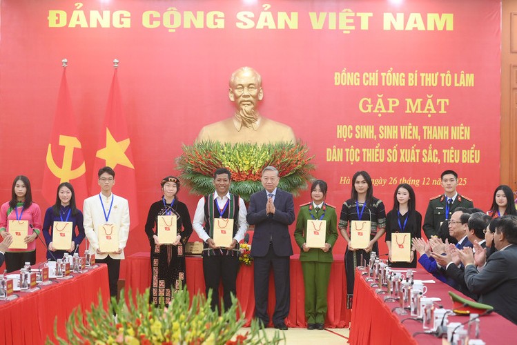 Tổng Bí thư Tô Lâm: Tạo nguồn cán bộ người dân tộc thiểu số từ học sinh, sinh viên xuất sắc