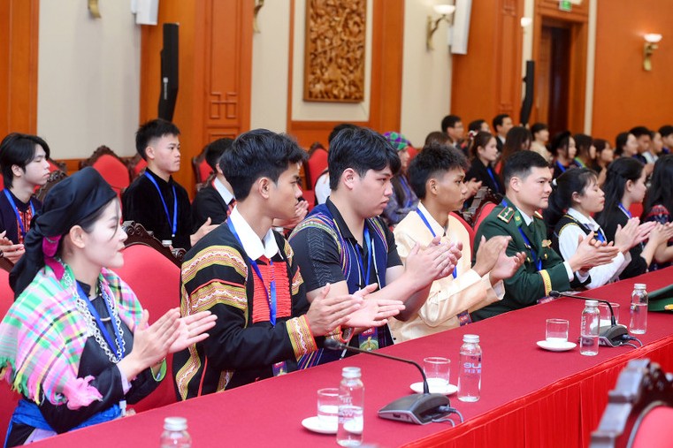 Tổng Bí thư Tô Lâm: Tạo nguồn cán bộ người dân tộc thiểu số từ học sinh, sinh viên xuất sắc