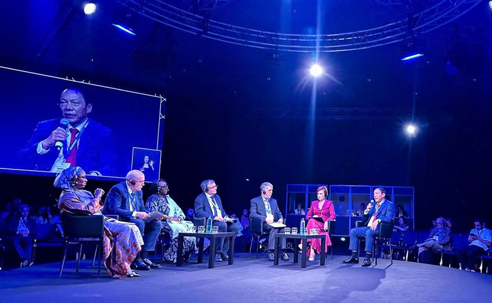 Bộ trưởng Bộ VHTTDL Nguyễn Văn Hùng đề xuất sáng kiến của Việt Nam về triển khai “Thập kỷ quốc tế về văn hóa vì sự phát triển bền vững” tại Hội nghị Thế giới về Chính sách văn hóa và phát triển bền vững