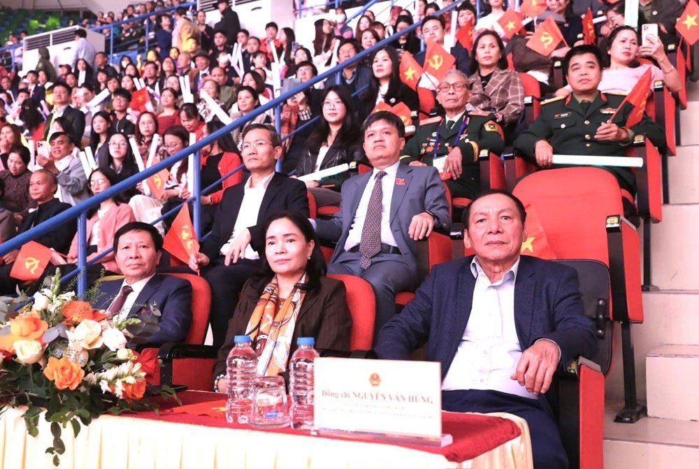 Ủy viên BCH Trung ương Đảng, Bộ trưởng Bộ VHTTDL Nguyễn Văn Hùng, Thứ trưởng Bộ VHTTDL Trịnh Thị Thuỷ và các đại biểu tham dự chương trình (Ảnh: Trần Huấn)