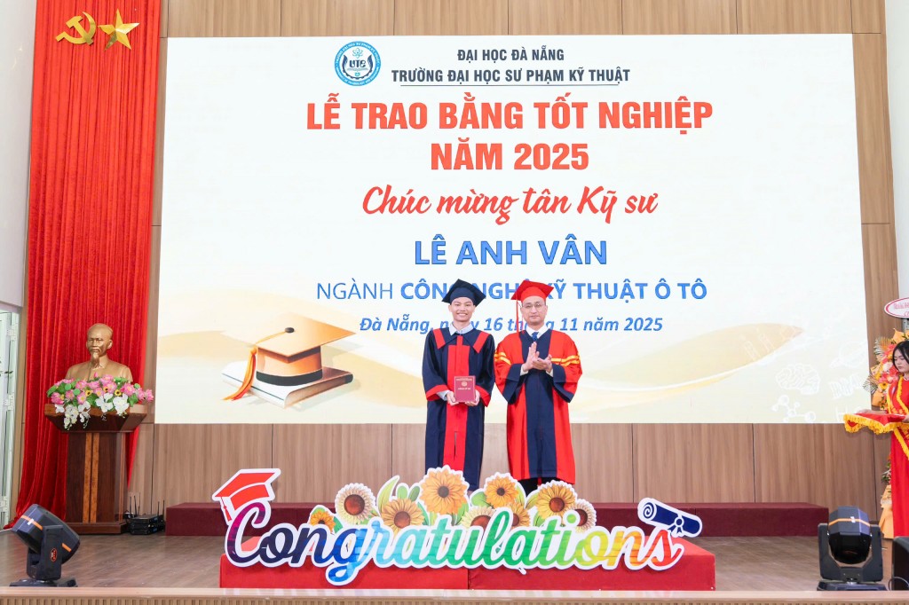 Sinh viên Lê Anh Vân, trường Đại học Sư phạm Kỹ thuật - Đại học Đà Nẵng tốt nghiệp loại xuất sắc sớm 1,5 năm 