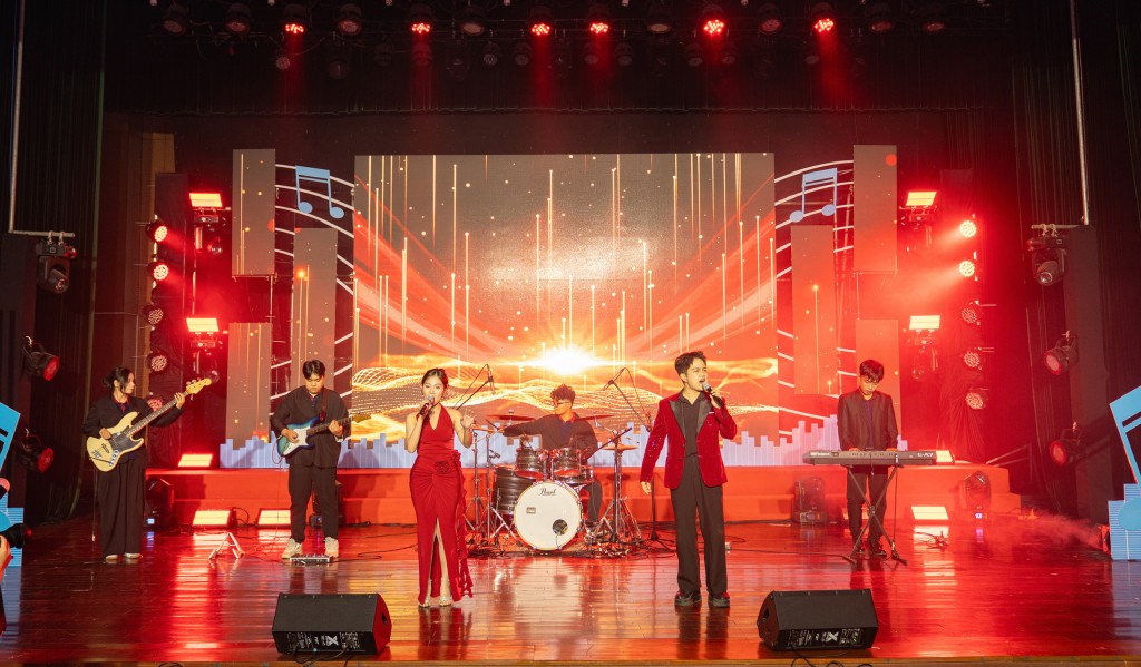 Liên hoan không chỉ là một sân chơi văn hóa âm nhạc, mà còn là nhịp cầu lan tỏa tình yêu quê hương, đất nước, niềm tự hào về Đảng, Bác Hồ (Ảnh: Đ.Minh)