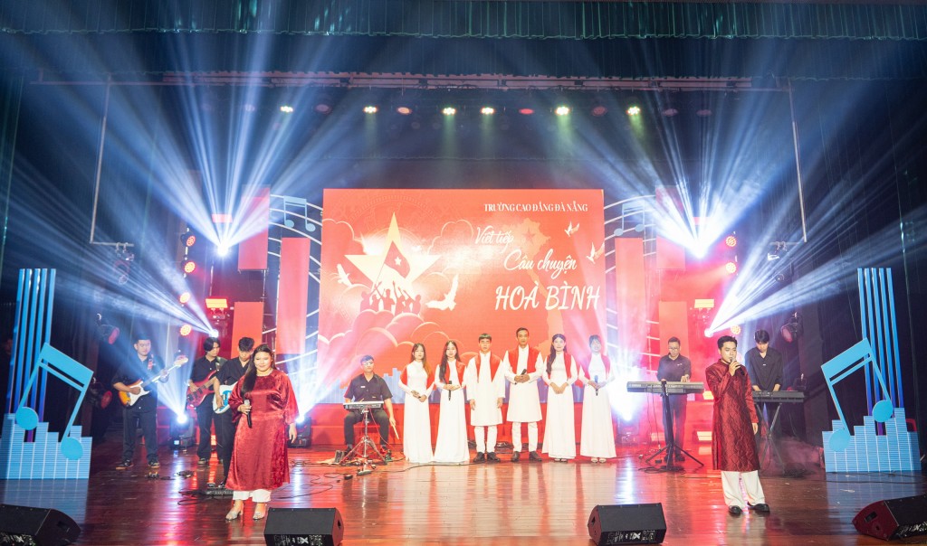 Đây là hoạt động văn hóa – nghệ thuật ý nghĩa dành cho sinh viên các trường cao đẳng, đại học (Ảnh: Đ.Minh)