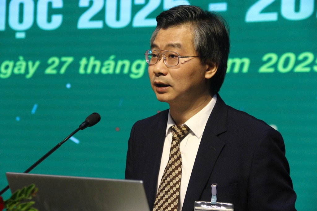 TS Nguyễn Công Tiệp, Phó Giám đốc Học viện Nông nghiệp Việt Nam phát biểu tại buổi lễ trao học bổng cho sinh viên xuất sắc năm học 2025 - 2026 TS Nguyễn Công Tiệp, Phó Giám đốc Học viện Nông nghiệp Việt Nam phát biểu tại buổi lễ trao học bổng cho sinh viên xuất sắc năm học 2025 - 2026