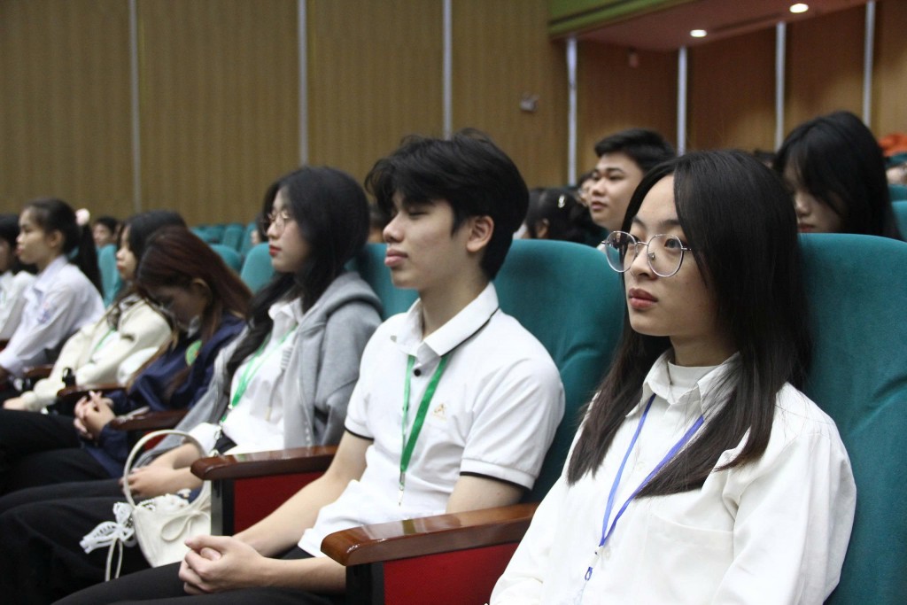 Học viện Nông nghiệp Việt Nam trao hơn 1,3 tỷ đồng học bổng