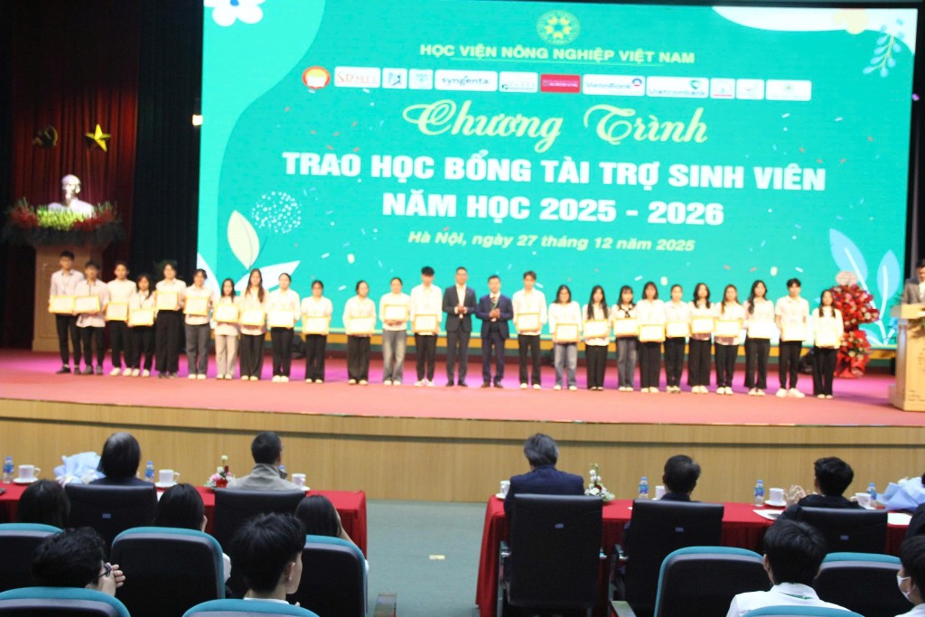 Học viện Nông nghiệp Việt Nam trao hơn 1,3 tỷ đồng học bổng