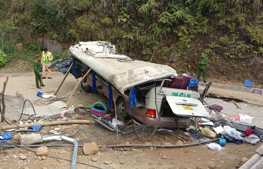 Chủ tịch UBND tỉnh Lào Cai chỉ đạo khẩn trương cứu nạn vụ lật xe làm 9 người tử vong