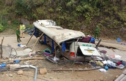 Chủ tịch UBND tỉnh Lào Cai chỉ đạo khẩn trương cứu nạn vụ lật xe làm 9 người tử vong