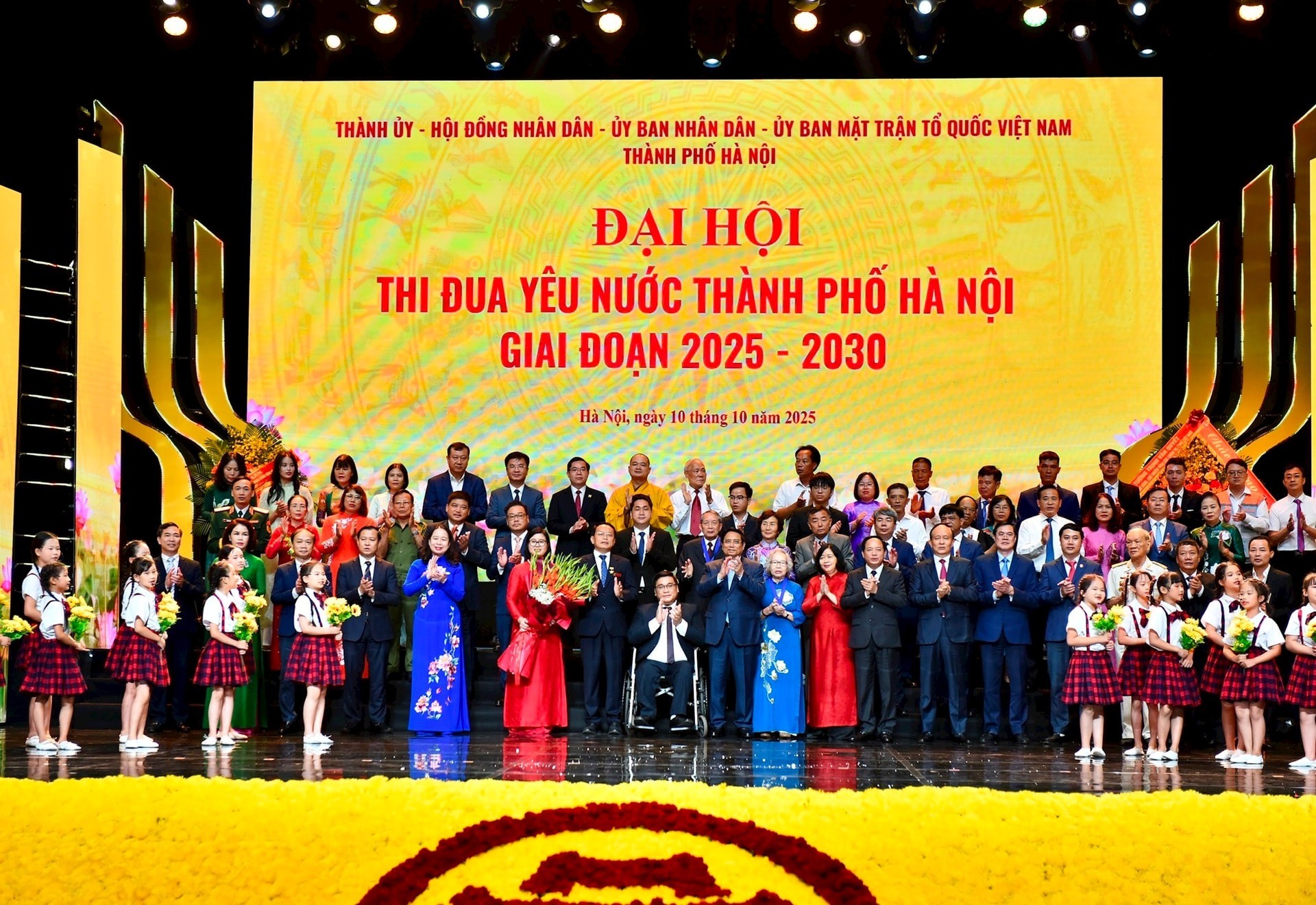 Thủ tướng Chính phủ Phạm Minh Chính cùng các đại biểu dự Đại hội thi đua yêu nước thành phố Hà Nội giai đoạn 2025-2030