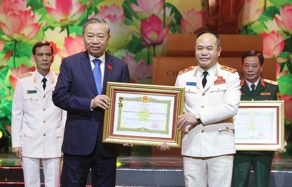 Tự hào tiếp nối truyền thống lực lượng Công an Nhân dân anh hùng