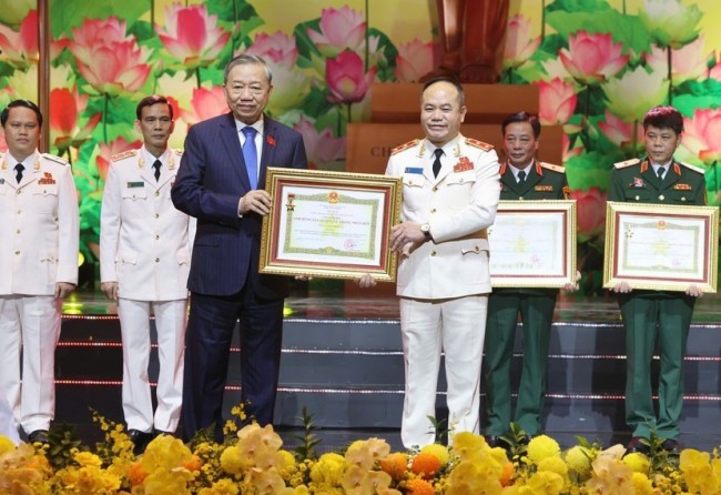 Tự hào tiếp nối truyền thống lực lượng Công an Nhân dân anh hùng