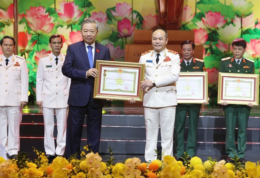 Tự hào tiếp nối truyền thống lực lượng Công an Nhân dân anh hùng