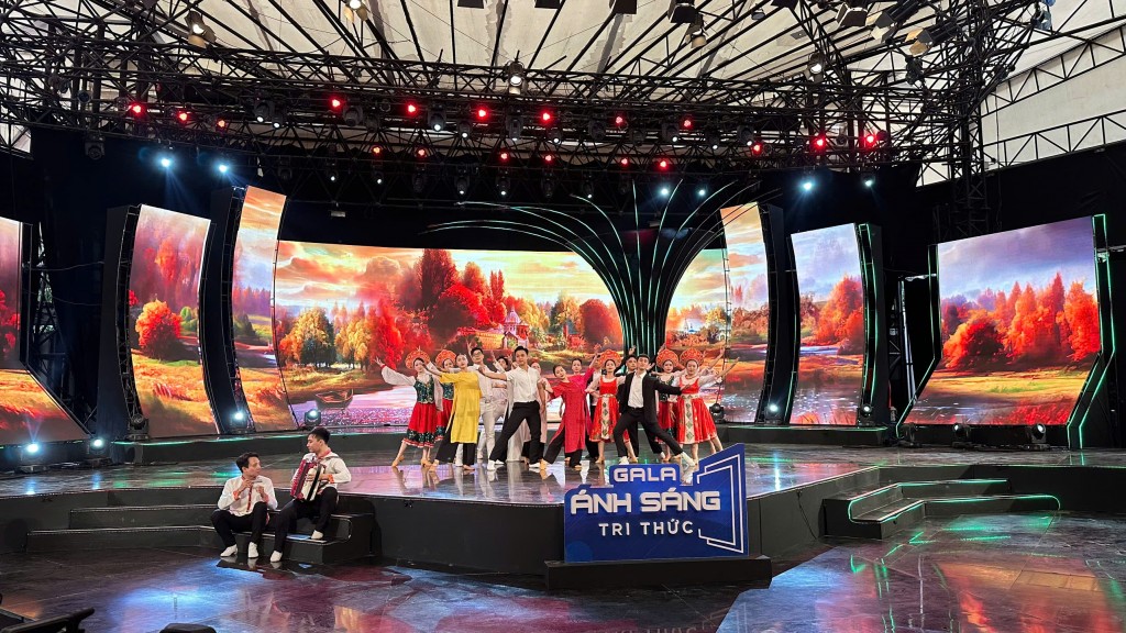 Gala “Ánh sáng Tri thức” 2025 tôn vinh đội ngũ trí thức, nhà khoa học, văn nghệ sĩ