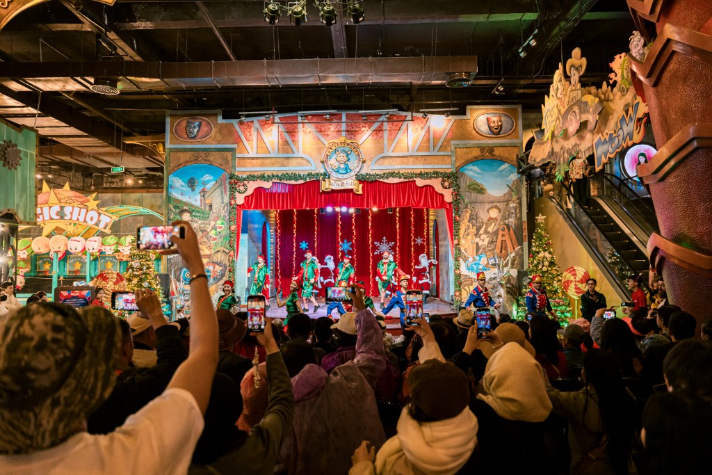 Không khí lễ hội ngập tràn Sun World Ba Na Hills