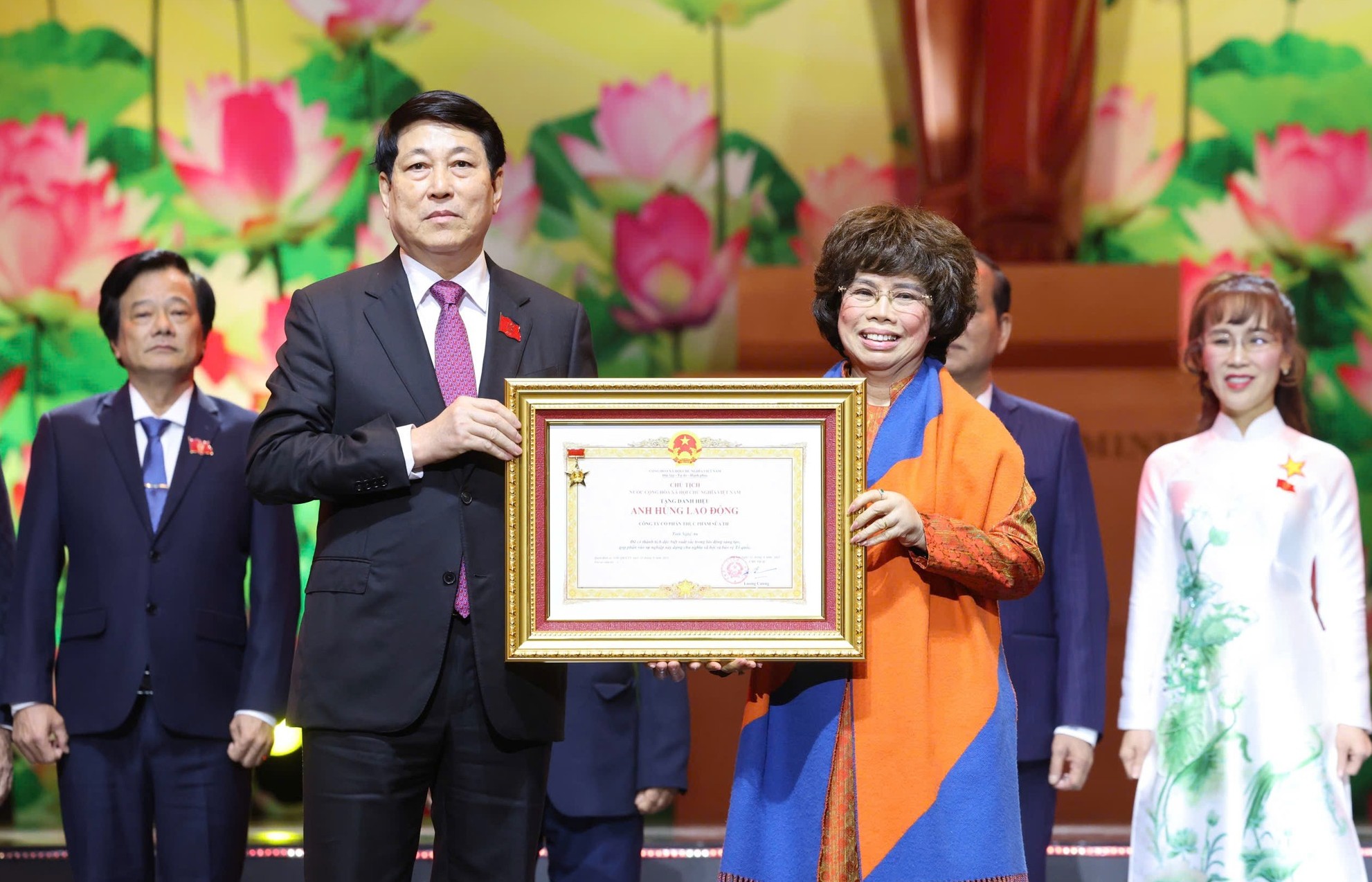 17 tập thể, cá nhân được trao danh hiệu Anh hùng tại Đại hội Thi đua yêu nước toàn quốc lần thứ XI