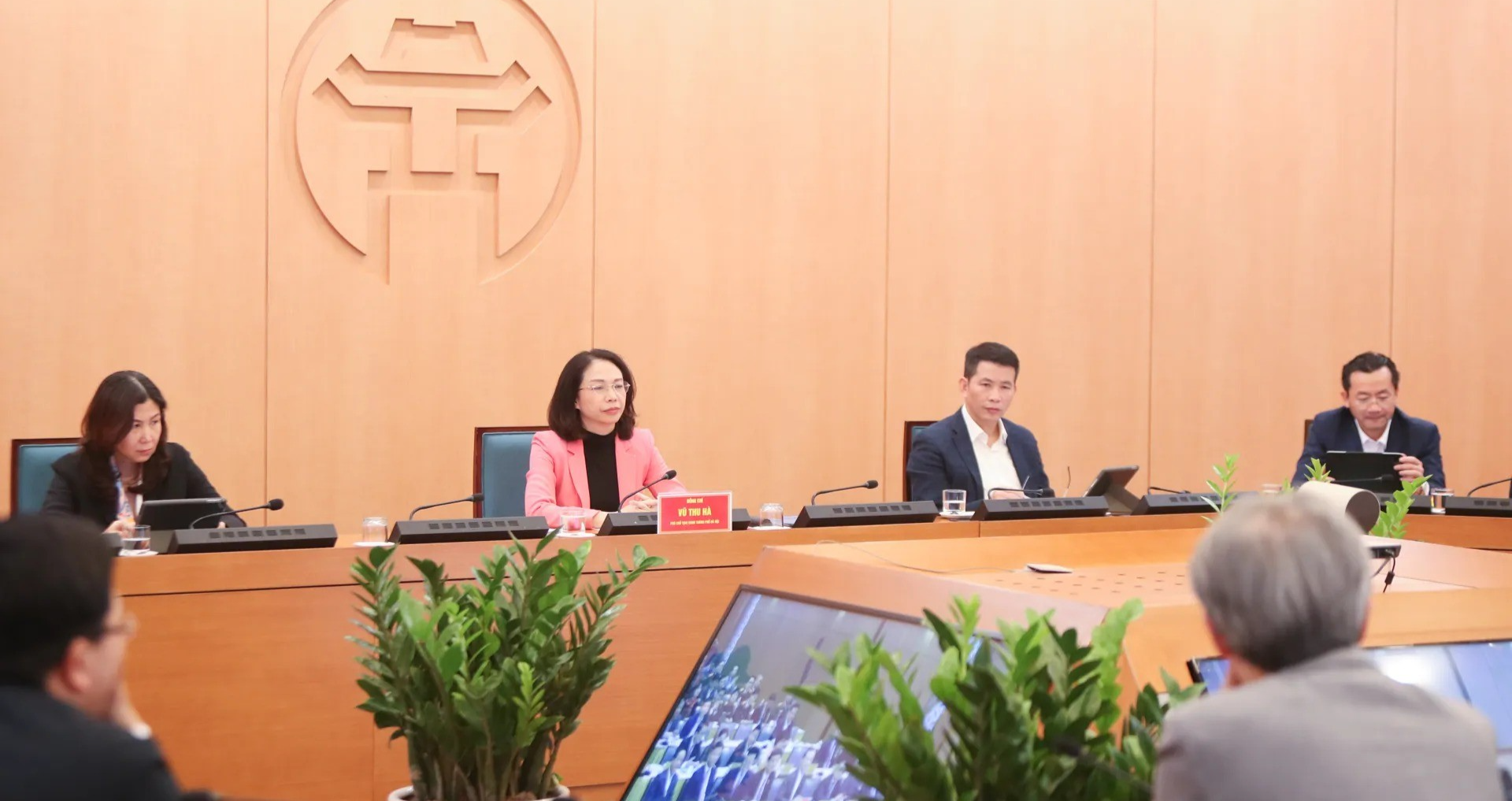 Đồng chí Vũ Thu Hà - Thành ủy viên, Phó Chủ tịch UBND TP Hà Nội tham dự tại điểm cầu TP Hà Nội (Ảnh: Kinh tế và Đô thị)