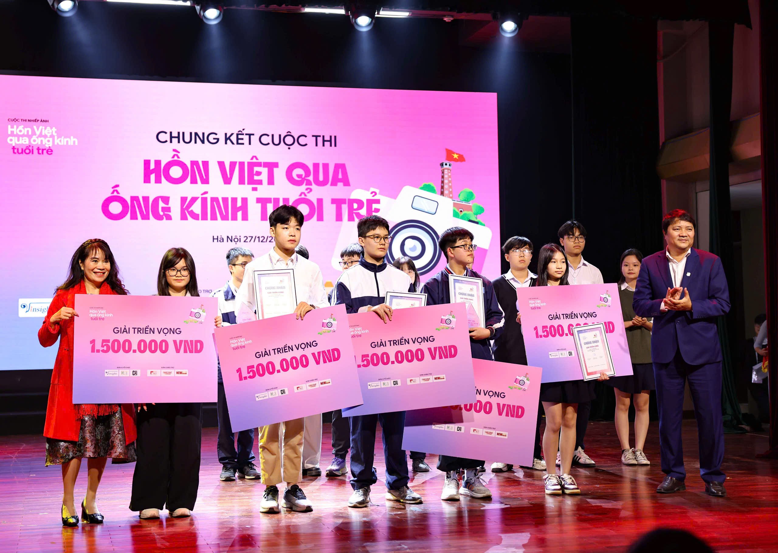 5 tác phẩm giành giải triển vọng. Ảnh: Thanh Tùng