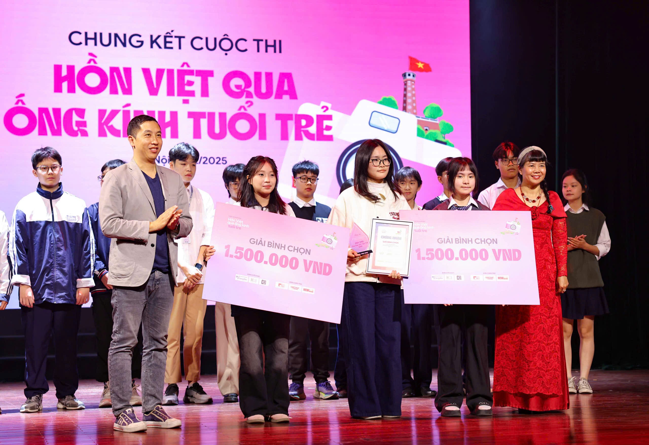 Ống kính tuổi trẻ lan tỏa vẻ đẹp bình dị của đất nước