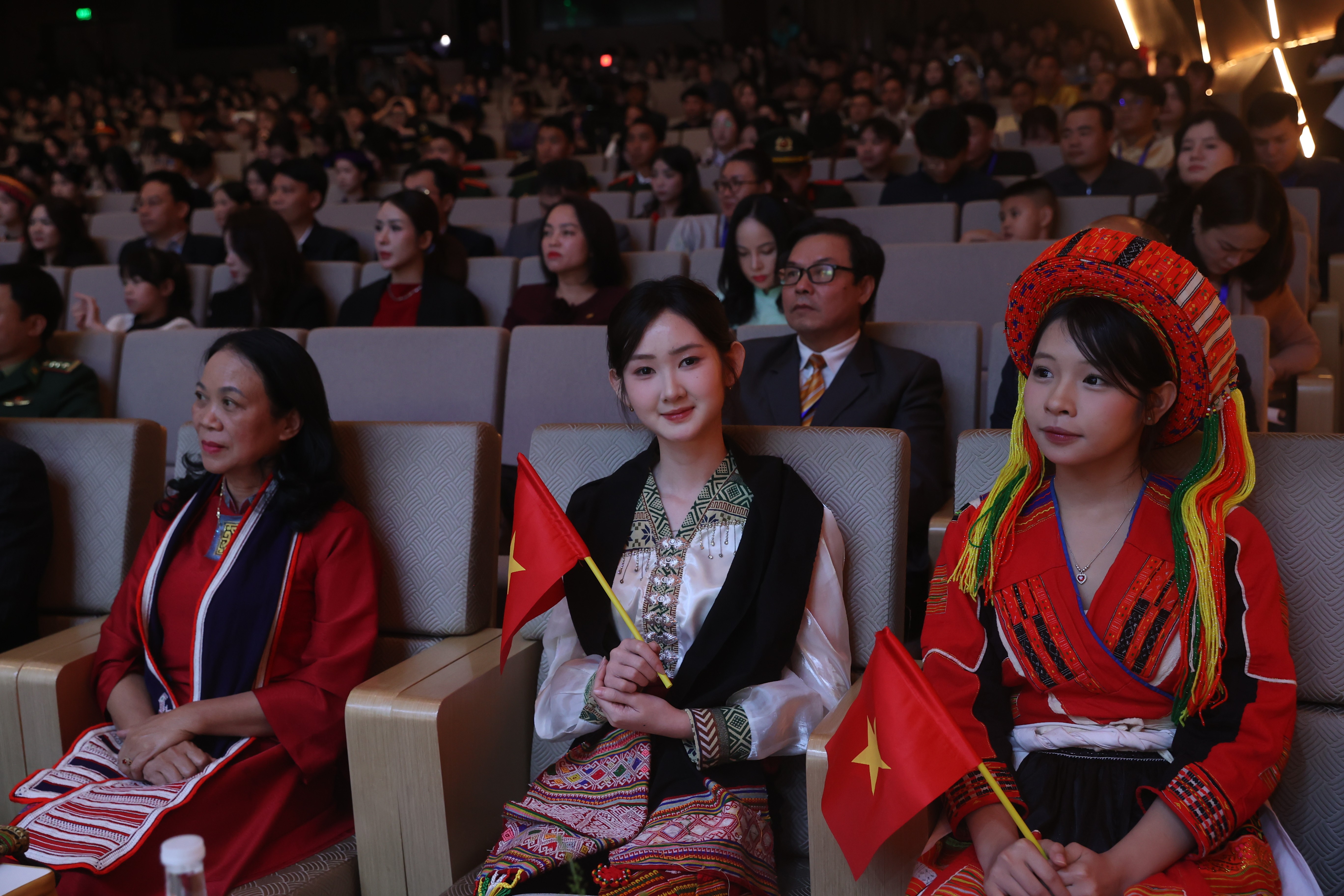 Các em học sinh, sinh viên tham dự lễ tuyên dương