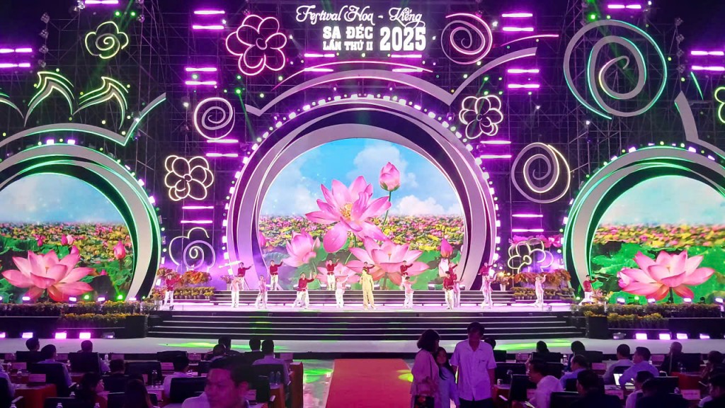 Sắc hoa kể chuyện đất và người Đồng Tháp