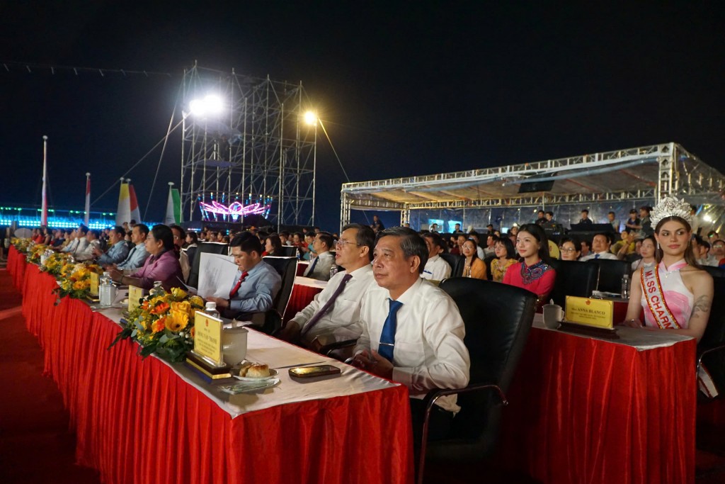 Đến dự lễ khai mạc có Ủy viên Ban Chấp hành Trung ương Đảng, Bí thư Thành ủy Cần Thơ Lê Quang Tùng; lãnh đạo Thường trực Thành ủy, HĐND, UBND, Ủy ban MTTQ Việt Nam TP Cần Thơ; các Ủy viên Ban Thường vụ, Ban Chấp hành Đảng bộ thành phố; nguyên lãnh đạo Tru