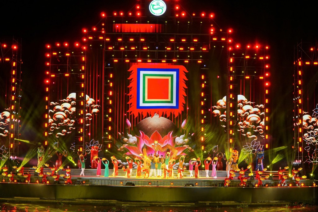 Chương trình nghệ thuật tại lễ khai mạc Lễ hội Văn hóa Sông nước Cần Thơ năm 2025.