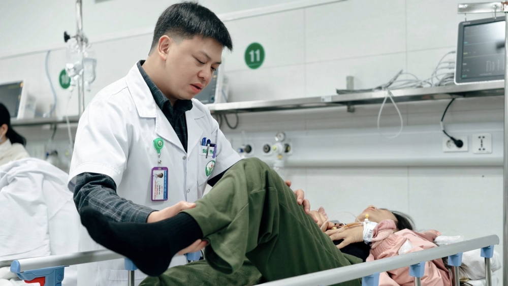 BN Đ.T.N.H (37 tuổi, Hà Nội): Đa chấn thương, chấn thương sọ não, chấn thương hàm mặt, chấn thương vai phải, chấn thương đùi phải, chấn thương khung chậu. BN Đ.T.N.H (37 tuổi, Hà Nội): Đa chấn thương, chấn thương sọ não, chấn thương hàm mặt, chấn thương vai phải, chấn thương đùi phải, chấn thương khung chậu.