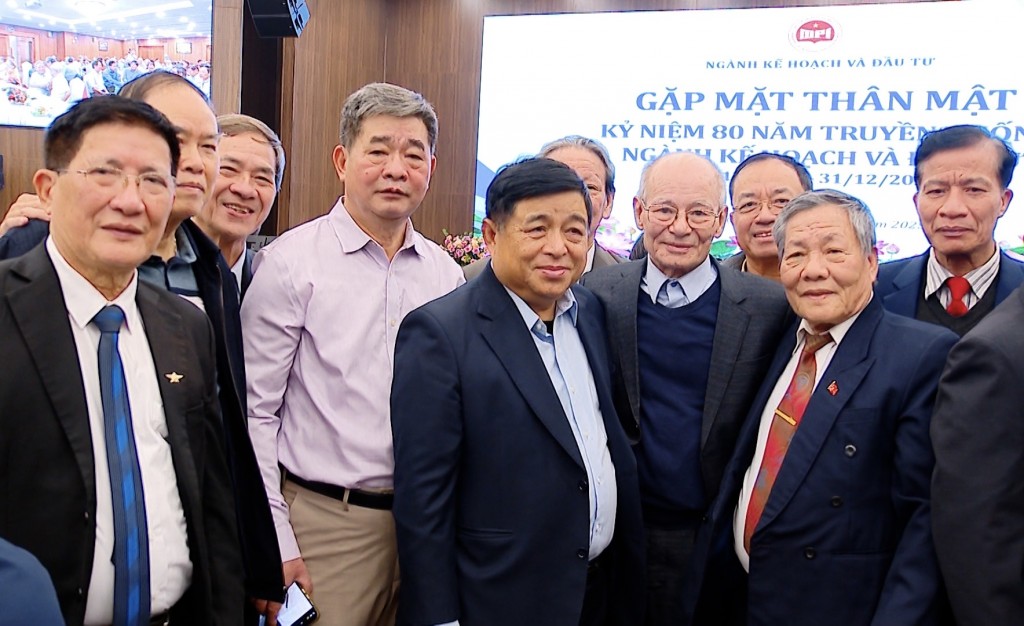 Phó Thủ tướng Nguyễn Chí Dũng cùng các đại biểu tại Lễ kỷ niệm - Ảnh: VGP/Minh Ngọc