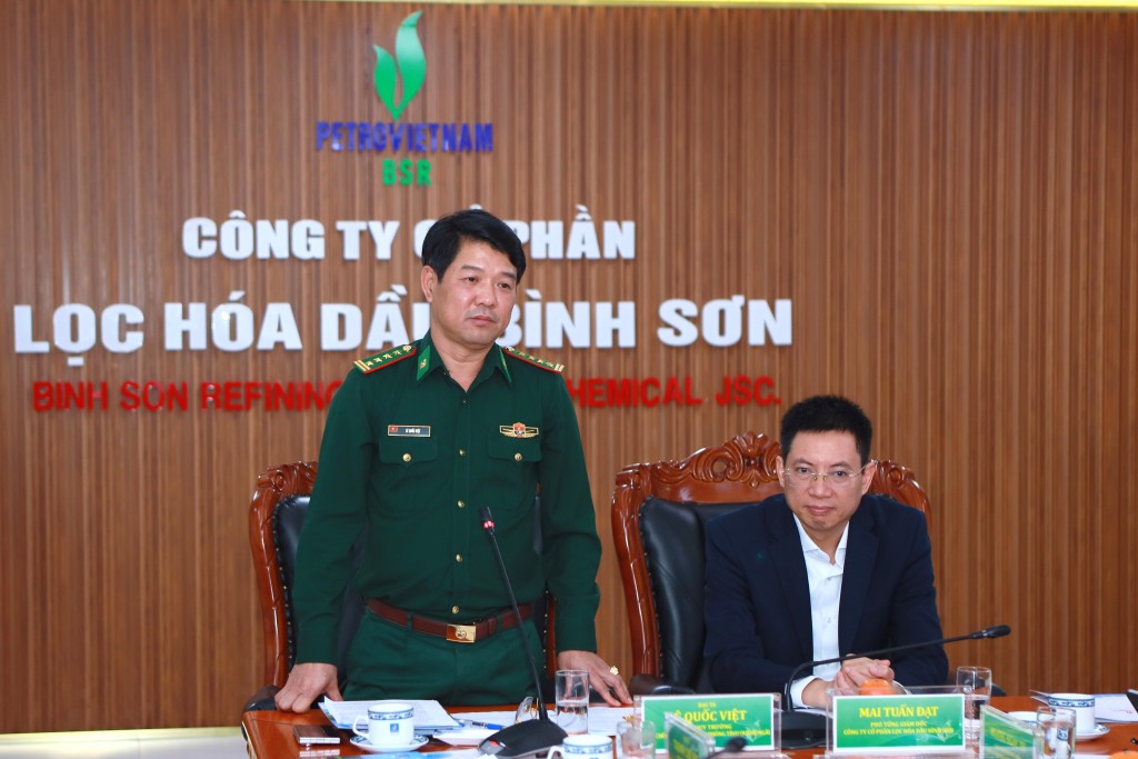 Đại tá Lê Quốc Việt - Chỉ huy trưởng Bộ đội Biên phòng Quảng Ngãi phát biểu tại Hội nghị