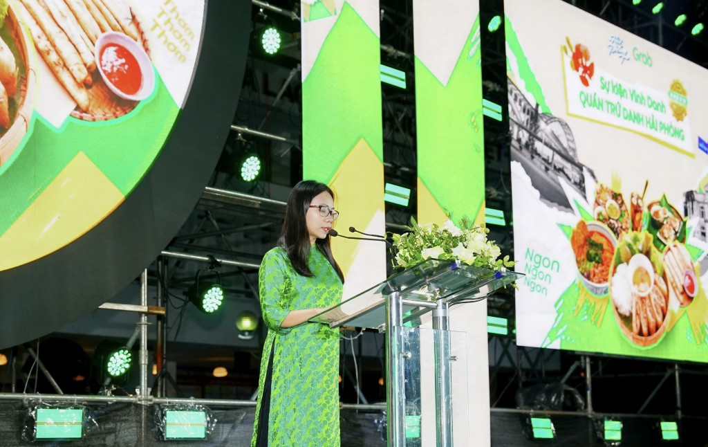 Bà Đặng Thùy Trang - Giám đốc Đối ngoại Grab Việt Nam chia sẻ tại lễ trao giải