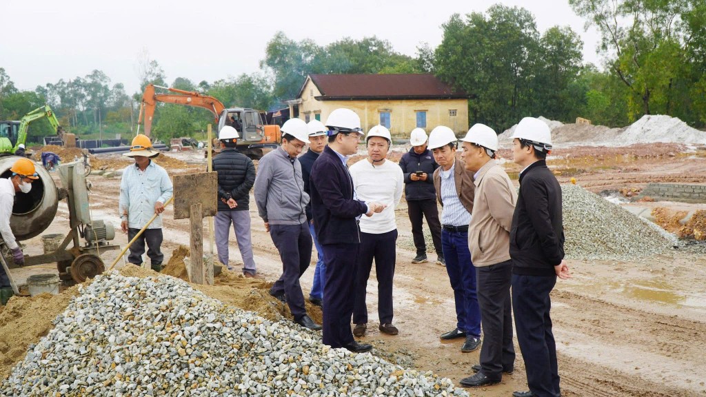 Phó Chủ tịch UBND TP Huế Hoàng Hải Minh kiểm tra, đôn đốc tiến độ các khu tái định cư phục vụ dự án đường sắt tốc độ cao Bắc – Nam tại Phú Vang