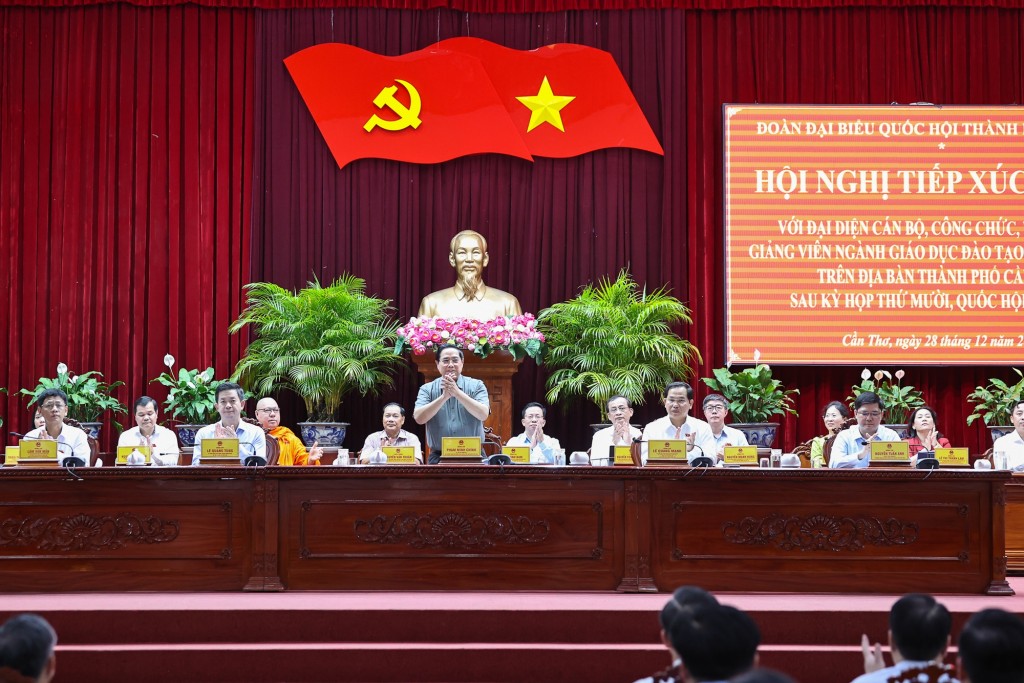 Thủ tướng Phạm Minh Chính và Đoàn đại biểu Quốc hội TP Cần Thơ tại buổi tiếp xúc cử tri sau Kỳ họp Quốc hội. (Ảnh: Nhật Bắc) Thủ tướng Phạm Minh Chính và Đoàn đại biểu Quốc hội TP Cần Thơ tại buổi tiếp xúc cử tri sau Kỳ họp Quốc hội. (Ảnh: Nhật Bắc)