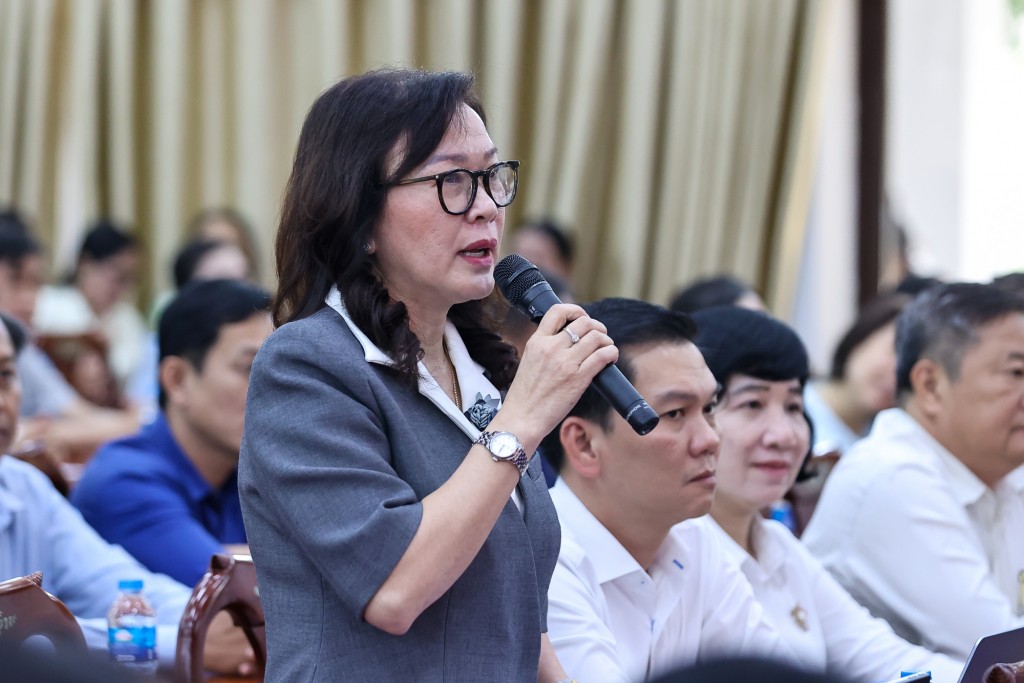 Cử tri TP Cần Thơ phát biểu ý kiến tại buổi tiếp xúc Cử tri TP Cần Thơ phát biểu ý kiến tại buổi tiếp xúc