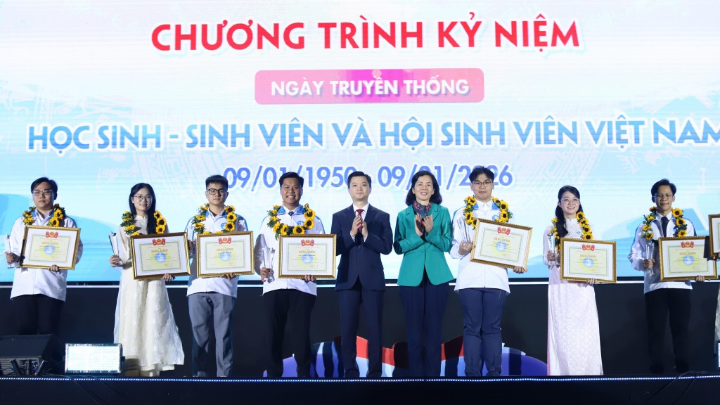 Sinh viên Việt khẳng định bản lĩnh, sẵn sàng đảm đương sứ mệnh mới