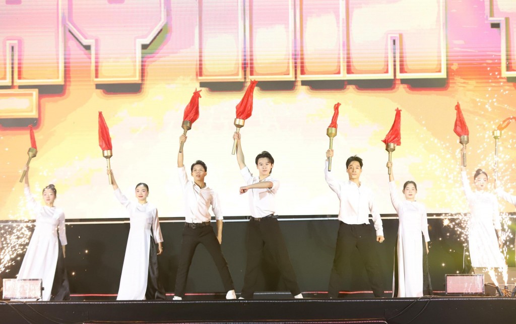 Sinh viên Việt khẳng định bản lĩnh, sẵn sàng đảm đương sứ mệnh mới