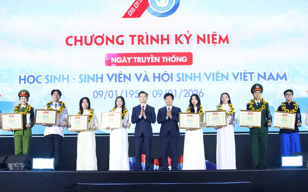 Sinh viên Việt khẳng định bản lĩnh, sẵn sàng đảm đương sứ mệnh mới