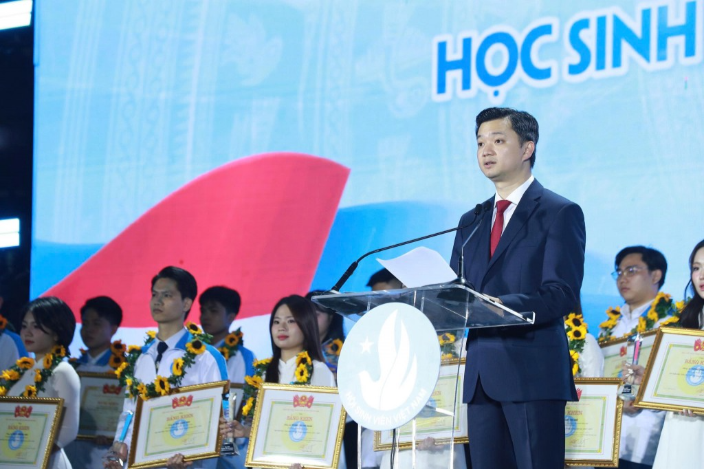 Bí thư Thường trực Trung ương Đoàn, Chủ tịch Trung ương Hội Sinh viên Việt Nam Nguyễn Minh Triết  phát biểu tại chương trình 