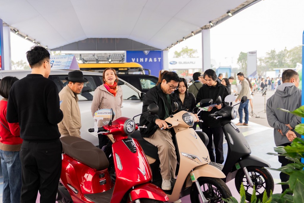 Người dùng Hà Nội nói gì về xe máy điện VinFast sau vòng lái thử ở Vietnam Mobility Show 2025?