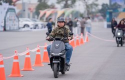 Người dùng Hà Nội nói gì về xe máy điện VinFast sau vòng lái thử ở Vietnam Mobility Show 2025?