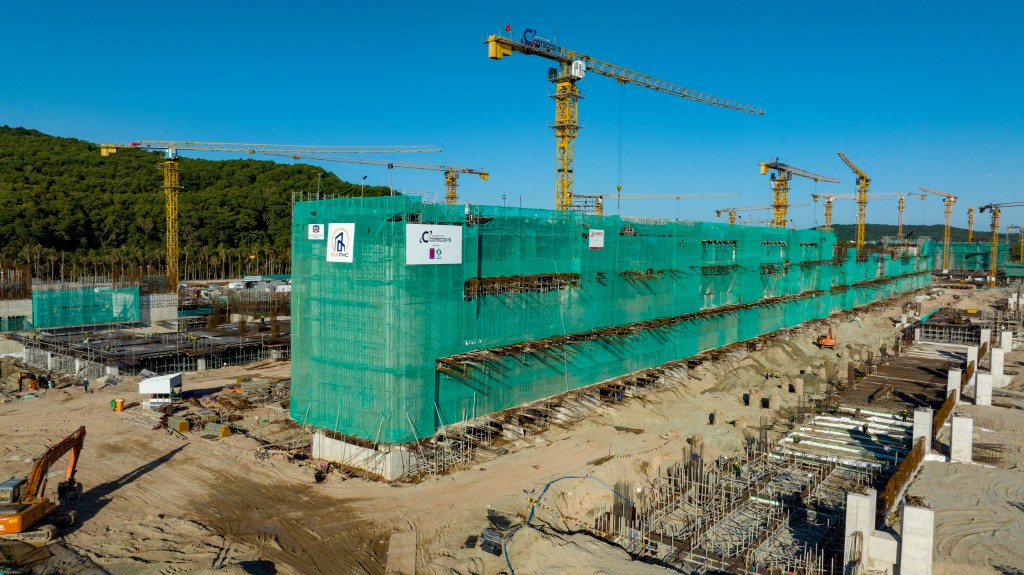 Hình hài Trung tâm Hội nghị và Triển lãm APEC Phú Quốc sau nửa năm xây dựng Hình hài Trung tâm Hội nghị và Triển lãm APEC Phú Quốc sau nửa năm xây dựng