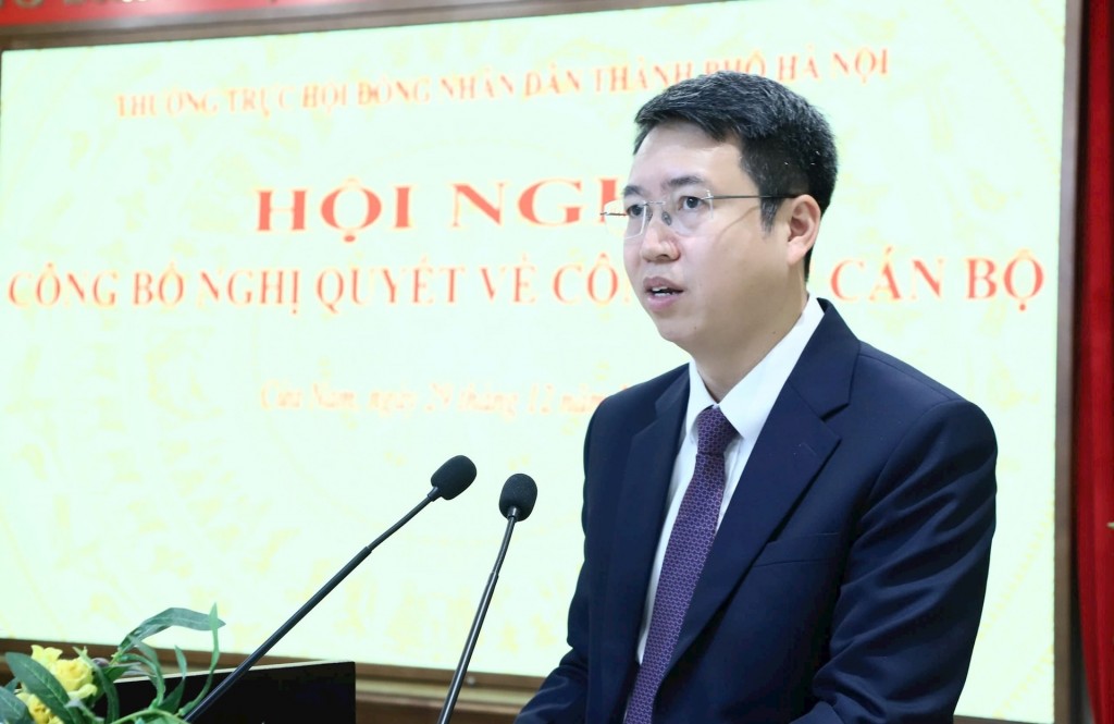 Bí thư Đảng ủy, Chủ tịch HĐND phường Cửa Nam Nguyễn Hoàng Trường phát biểu tại hội nghị 