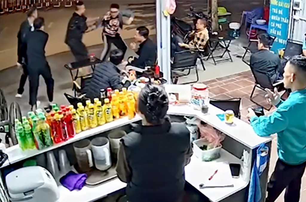 Làm rõ vụ nam thanh niên bị đâm ở bến xe Giáp Bát Làm rõ vụ nam thanh niên bị đâm ở bến xe Giáp Bát