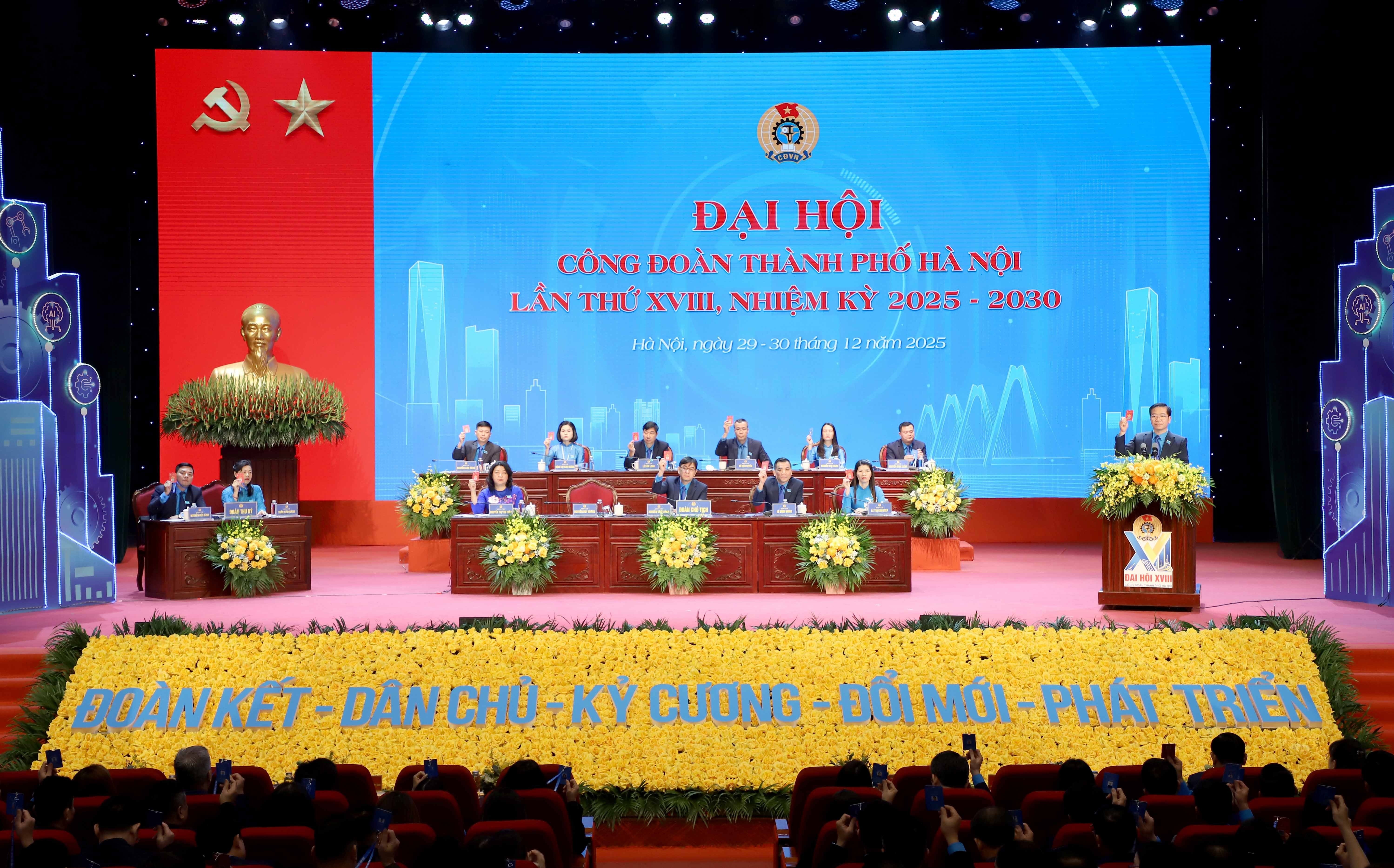 Đại hội thông qua Quy chế làm việc của Đại hội.