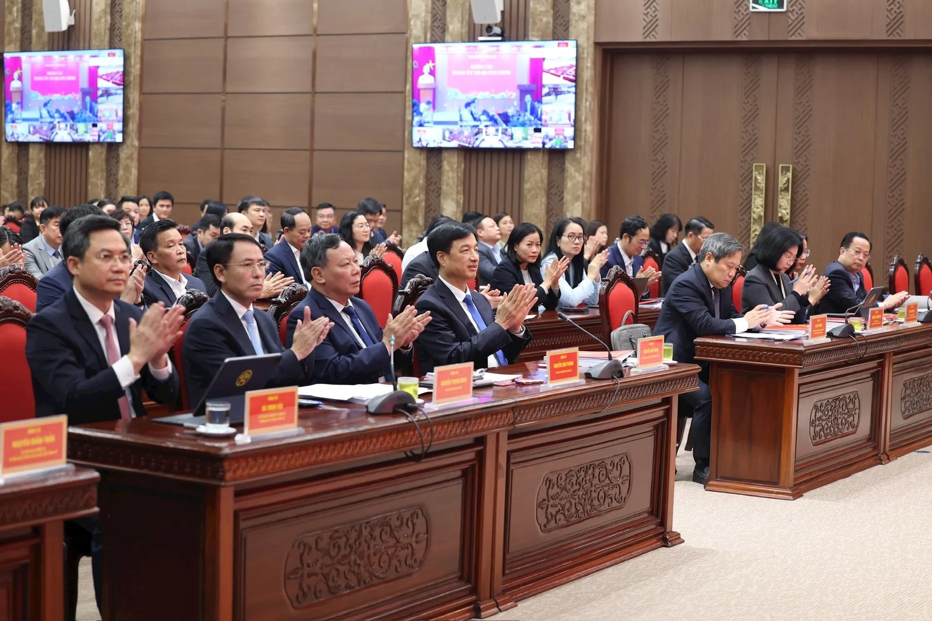 Ủy viên Bộ Chính trị, Bí thư Thành ủy Nguyễn Duy Ngọc cùng các đồng chí lãnh đạo TP tham dự hội nghị tại điểm cầu Thành ủy Hà Nội.