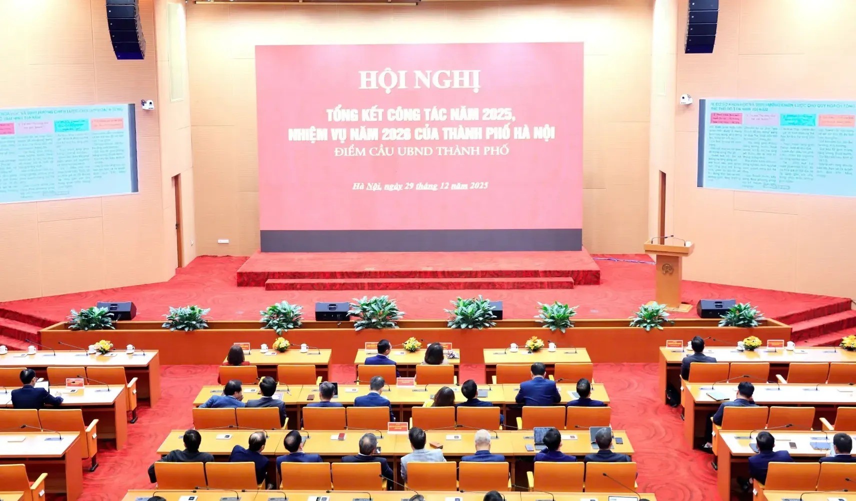 Quang cảnh hội nghị tại điểm cầu UBND Thành phố