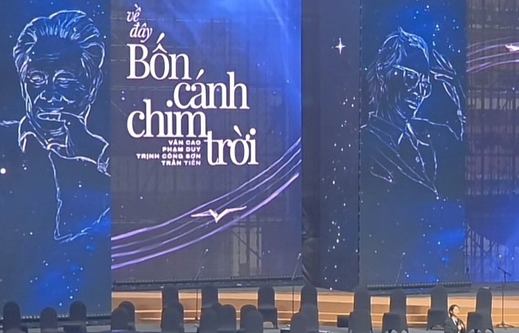 Hà Nội làm rõ việc hoãn chương trình “Về đây bốn cánh chim trời”