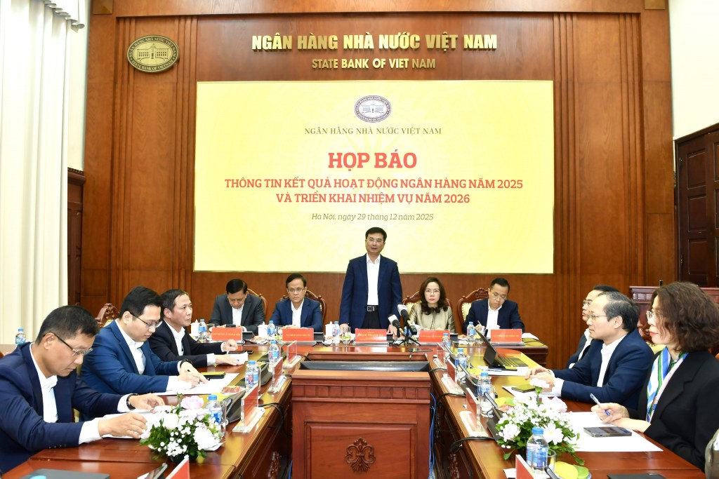 Dư nợ tín dụng nền kinh tế đạt hơn 18,4 triệu tỷ đồng, tăng 17,87% Dư nợ tín dụng nền kinh tế đạt hơn 18,4 triệu tỷ đồng, tăng 17,87%