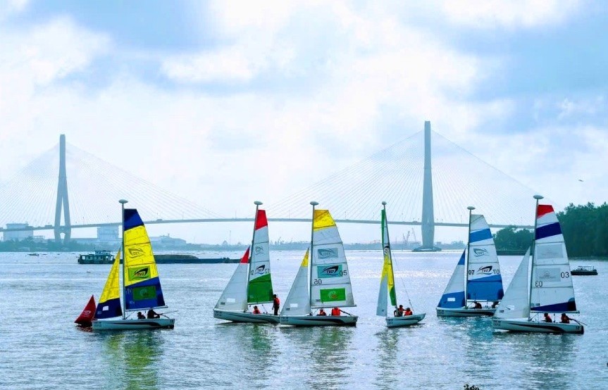 Đua thuyền buồm Cần Thơ tạo dấu ấn thể thao du lịch sông nước