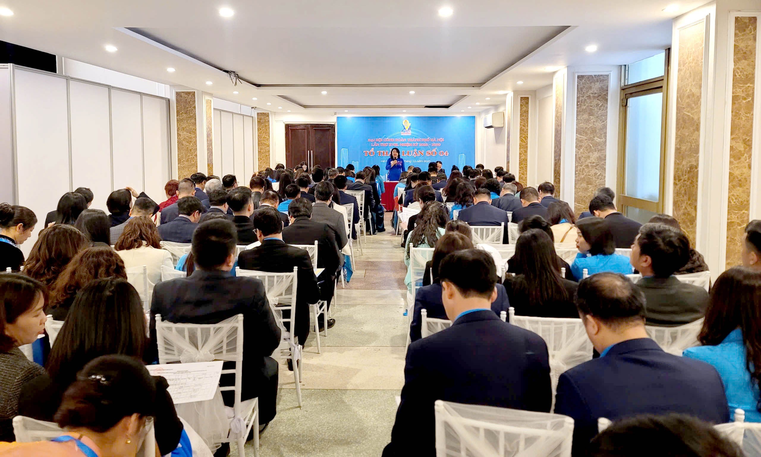 Tạo đột phá từ đối thoại tiền lương và chuyển đổi số