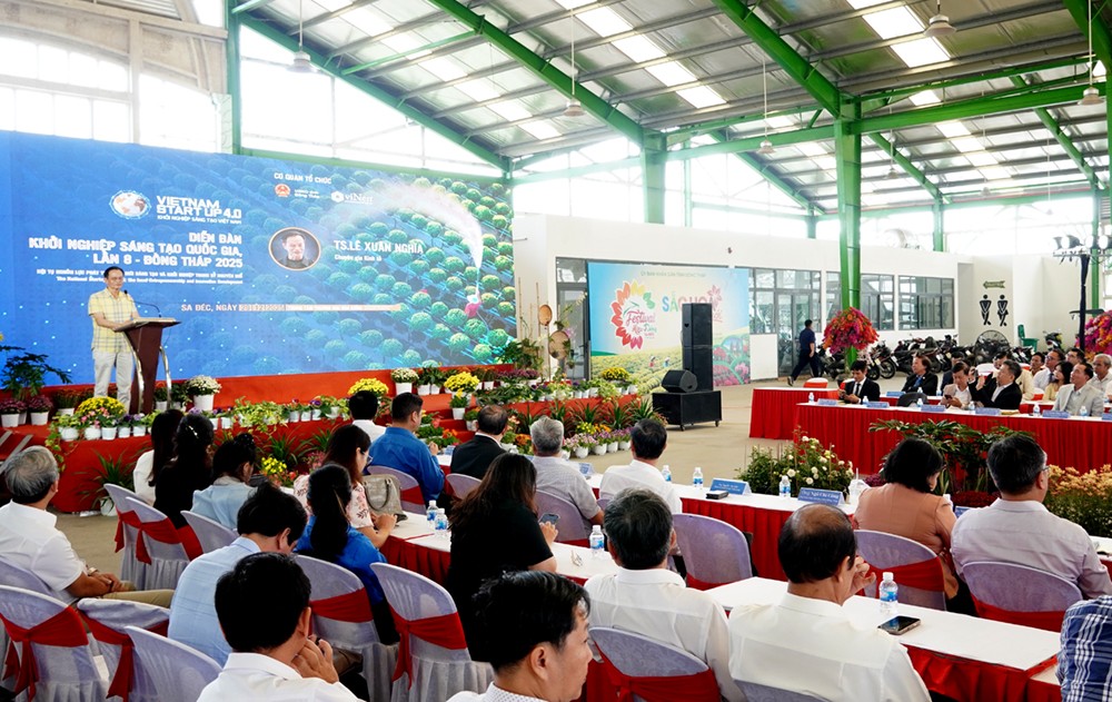 Tiến sĩ Lê Xuân Nghĩa - Chuyên gia kinh tế chia sẻ tại Diễn đàn Khởi nghiệp sáng tạo Quốc gia lần thứ 8, tổ chức tại tỉnh Đồng Tháp.